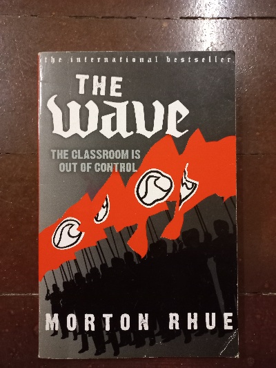 Capa do livro The Wave - The Classroom is Out of Control