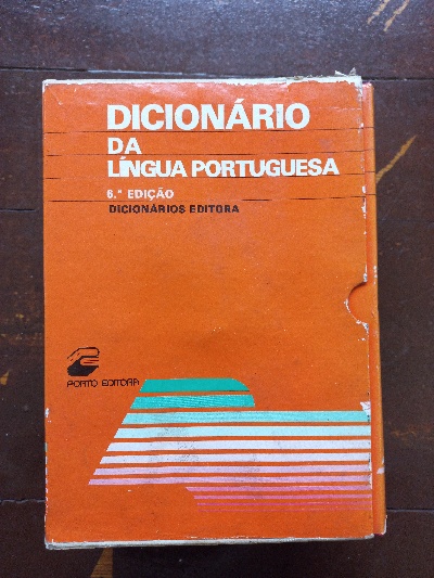 Capa do livro Dicionário de Língua Portuguesa
