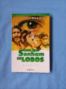 Capa do livro Com que sonham os lobos
