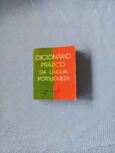 Capa do livro Dicionário Prático da Língua Portuguesa