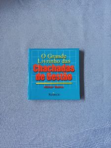 Capa do livro O grande livrinho das chachadas de gestão