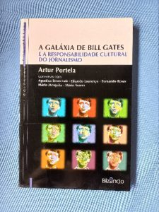 Capa do livro A galáxia de Bill Gates e a responsabiblidade cultural do jornalismo conversas com Agustina Bessa-Luís, Eduardo Lourenço, Fernando Rosas, Mário Mesquita, Mário Soares