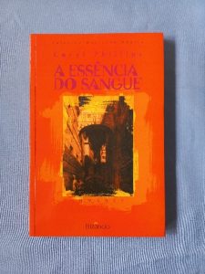 Capa do livro A essência do sangue