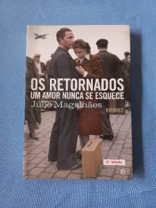 Capa do livro Os retornados - Um amor nunca se esquece