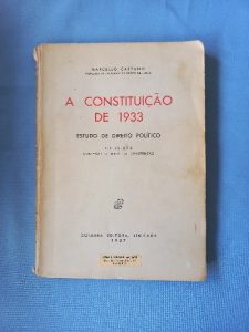 Capa do livro A constituição de 1933. Estudo de Direito Político