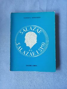 Capa do livro Salazar e o Salazarismo