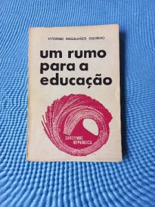 Capa do livro Um rumo para a Educação