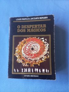 Capa do livro O despertar dos mágicos - Introdução ao Realismo Fantástico