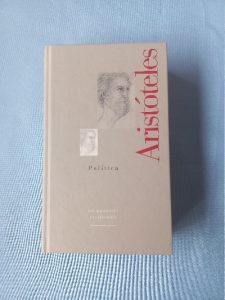 Capa do livro Política