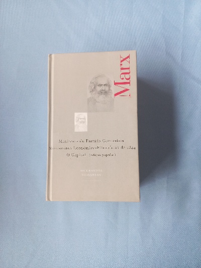 Capa do livro Manifesto do Partido Comunista - Mnuscritos Económico-Filosóficos de 1844 - O Capital (edição popular)