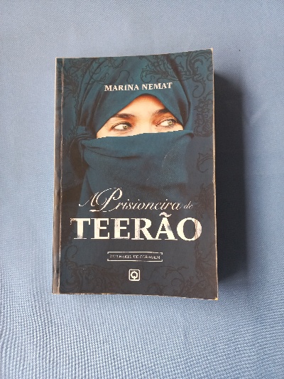 Capa do livro A prisioneira de Teerão